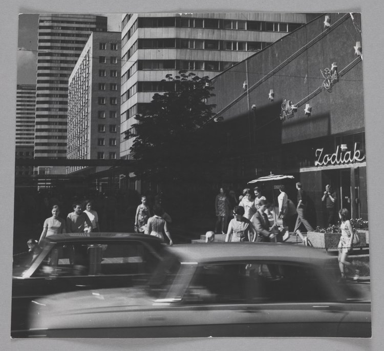 Śródmiejski Mall (currently Stefana “Wiecha” Wiecheckiego Mall) and Café Zodiak