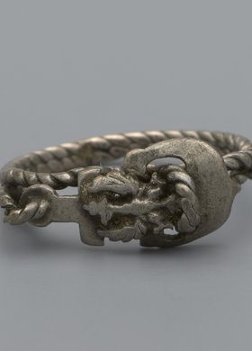 Pierścionek z symbolami patriotycznymi