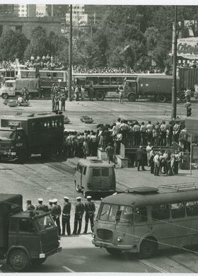 Blokada ronda u zbiegu Alej Jerozolimskich i ulicy Marszałkowskiej przez NSZZ „Solidarność” w czasie akcji protestacyjnej