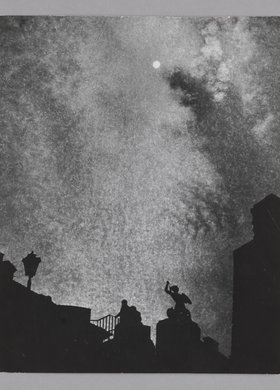 Pomnik Syreny na murach obronnych