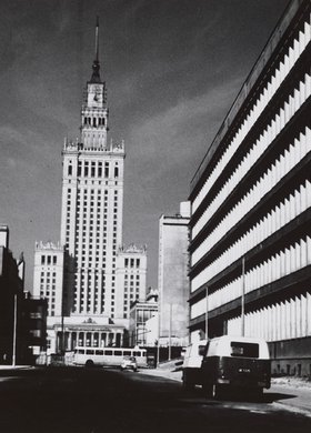 Widok na Pałac Kultury i Nauki z ulicy Władysława Kniewskiego (ob. Złota)