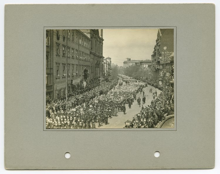 Pochód narodowy w 125. rocznicę uchwalenia Konstytucji 3 Maja; Krakowskie Przedmieście