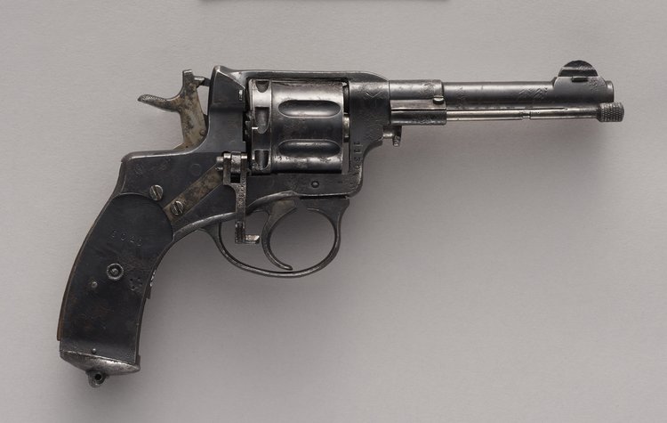 Rewolwer typu Nagan strzelca Jerzego Ogonowskiego "Joga" z pułku AK "Baszta"