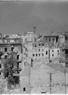 Panorama zniszczeń Śródmieścia w rejonie ulic Górskiego i Wareckiej