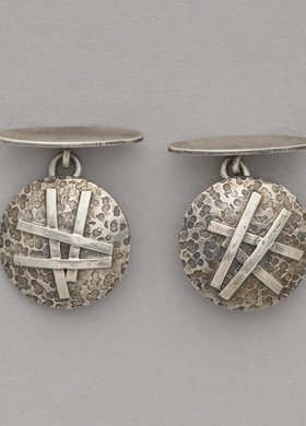 Para spinek do mankietów z geometrycznym ornamentem