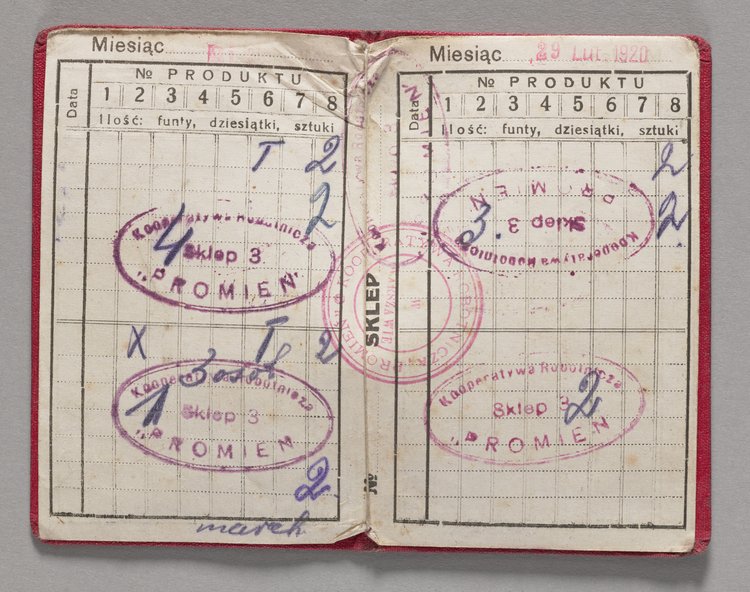 Legitymacja członkowska stolarza Władysława Lipińskiego i członków jego rodziny