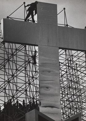 Works on the installation of the altar in front of the Palace of Culture and Science on the occasion of the third pilgrimage of John Paul II to Poland