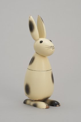 Zając w kolorze piaskowym