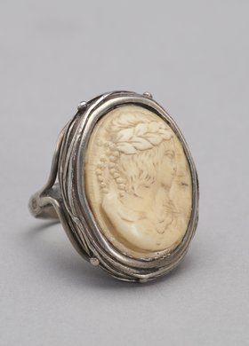 Pierścionek z kameą