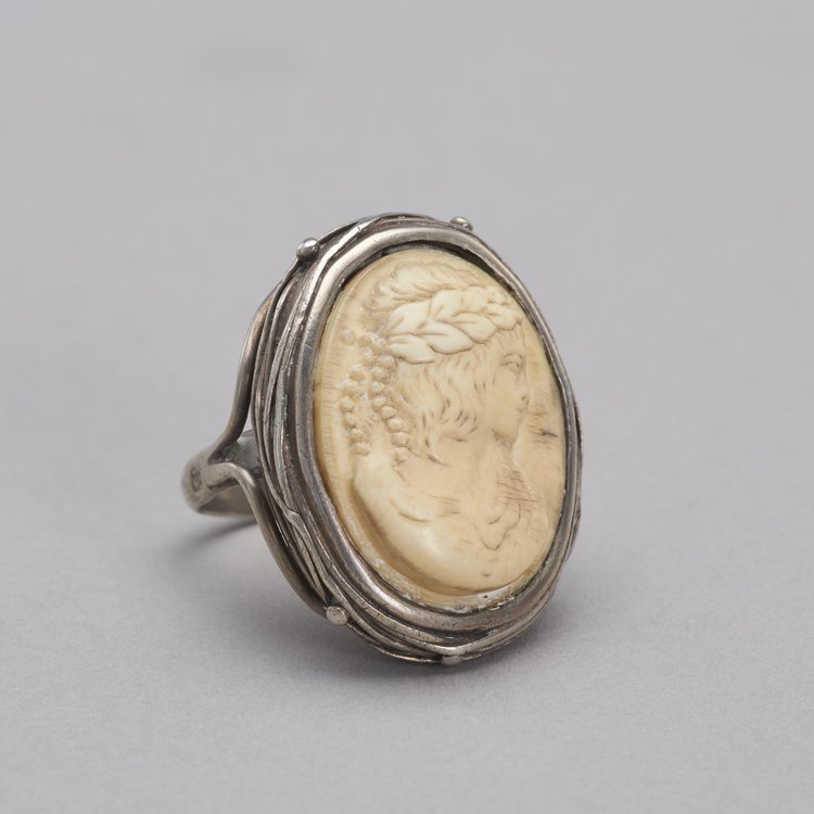 Pierścionek z kameą