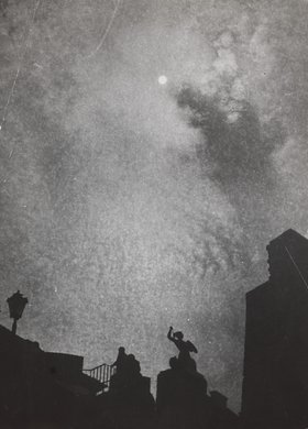 Pomnik Syreny na murach obronnych