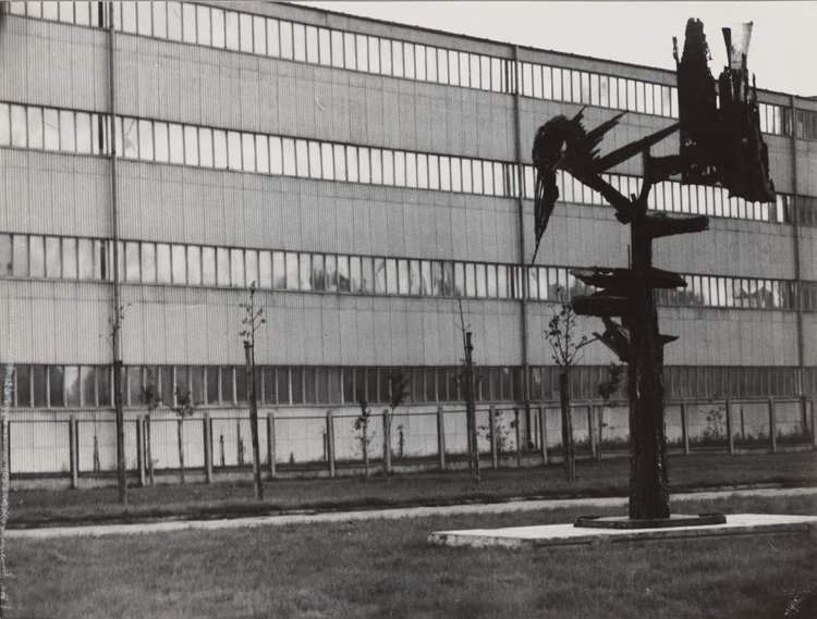 To Children Who Died for Warszawa, a sculpture by Ewelina Michalska, the First Biennale of Metal Sculpture