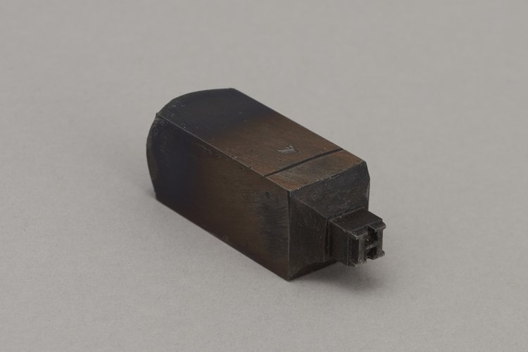 Stempel z literą H (puncyn)