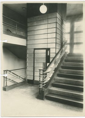 Gmach poczty przy ulicy Nowogrodzkiej. Klatka schodowa