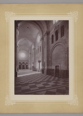 Wnętrze kościoła św. Augustyna w Warszawie przy ulicy Nowolipki