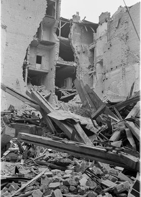 Ruiny zabudowy na posesji przy ulicy Wspólnej 20