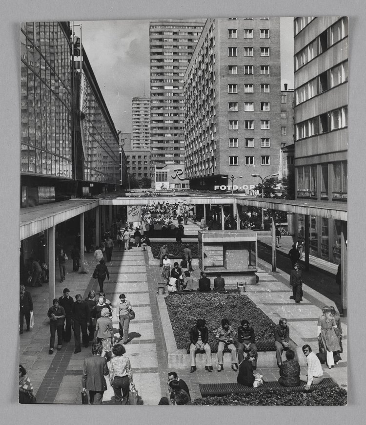 Śródmiejski Mall (currently Stefana “Wiecha” Wiecheckiego Mall)