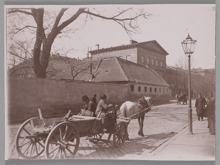 Szpital Dzieciątka Jezus na placu Wareckim (obecnie: Powstańców Warszawy)