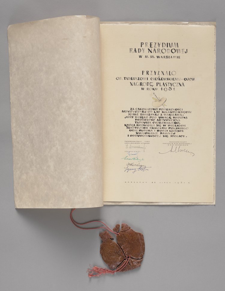 Dyplom przyznany Tadeuszowi Cieślewskiemu ojcu