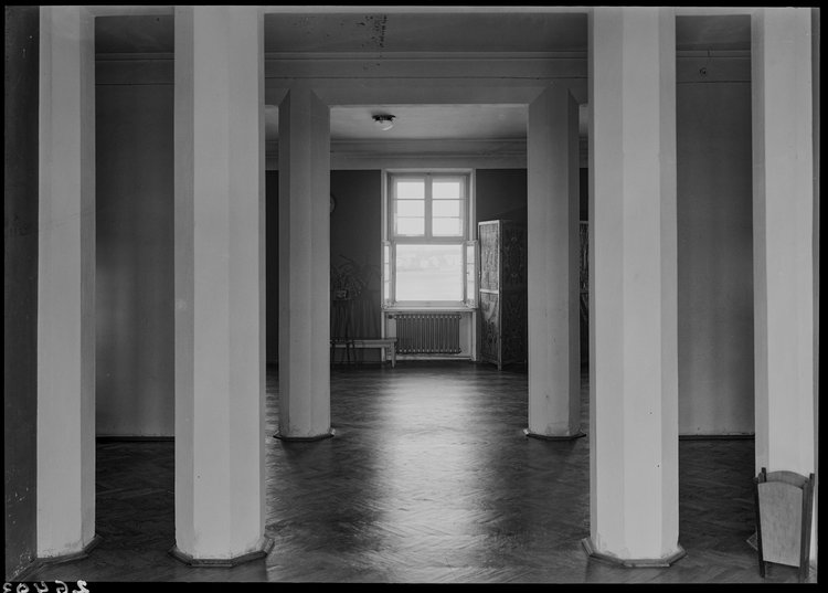 Wnętrze holu w Zakładzie Wychowawczym Nasz Dom na Bielanach