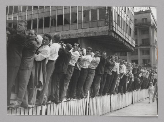 Aleje Jerozolimskie, "street tribune"