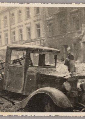 Spalona ciężarówka na Nowym Świecie