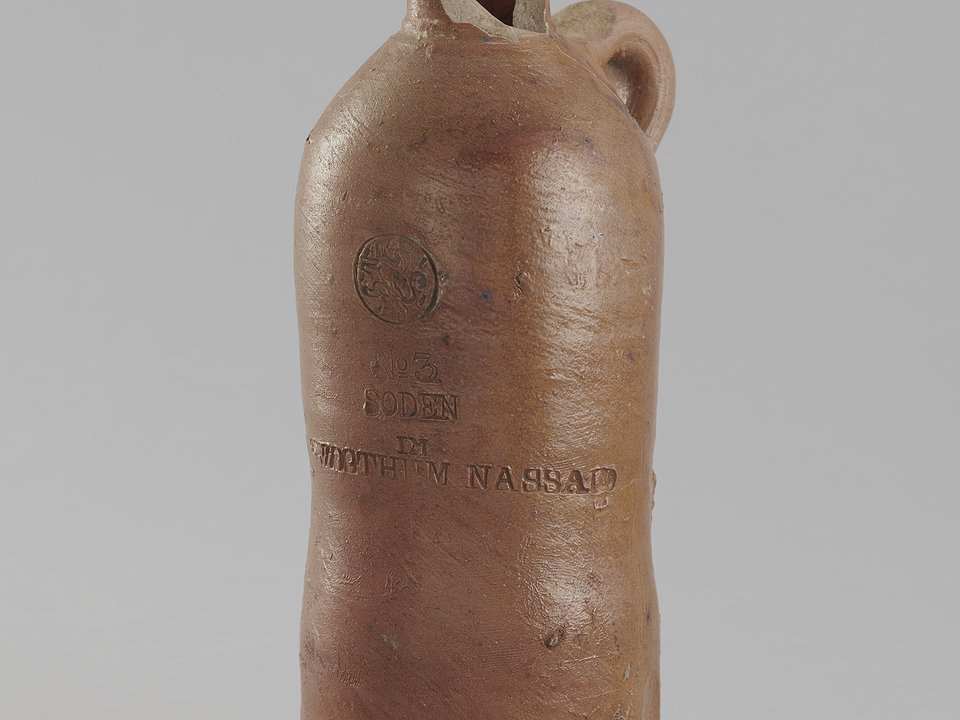 Butelka kamionkowa z uchem