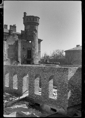 Odbudowa oficyny pałacu Uruskich