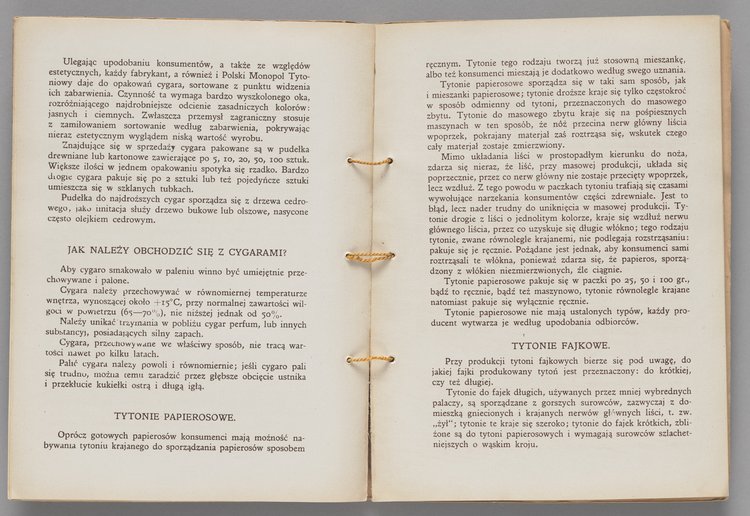 Katalog p.t. 'Co palić w roku 1931. Ilustrowany Katalog Polskiego Monopolu Tytoniowego' wraz z ulotką reklamową papieru papierosowego 'AIDA'