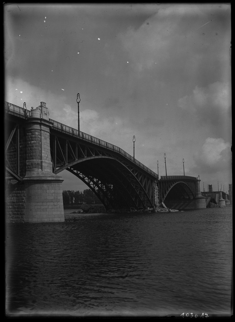 Zniszczony przez Rosjan most Mikołajewski (ob. Poniatowskiego)