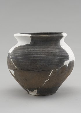 Naczynie z ceramiki siwionej