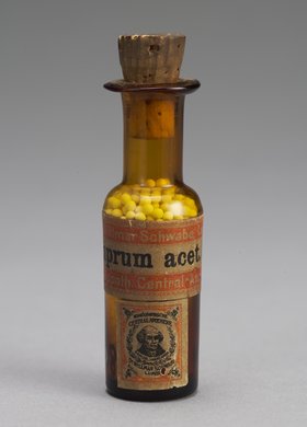 Buteleczka z preparatem homeopatycznym "Cuprum acet."