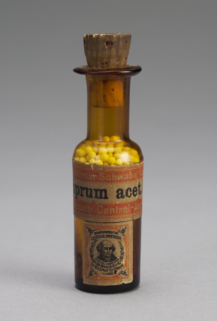Buteleczka z preparatem homeopatycznym "Cuprum acet."