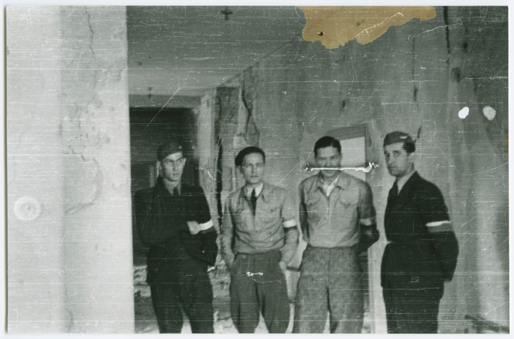 Powstanie warszawskie. Żołnierze AK w kwaterze dowództwa III Zgromadzenia "Konrad"