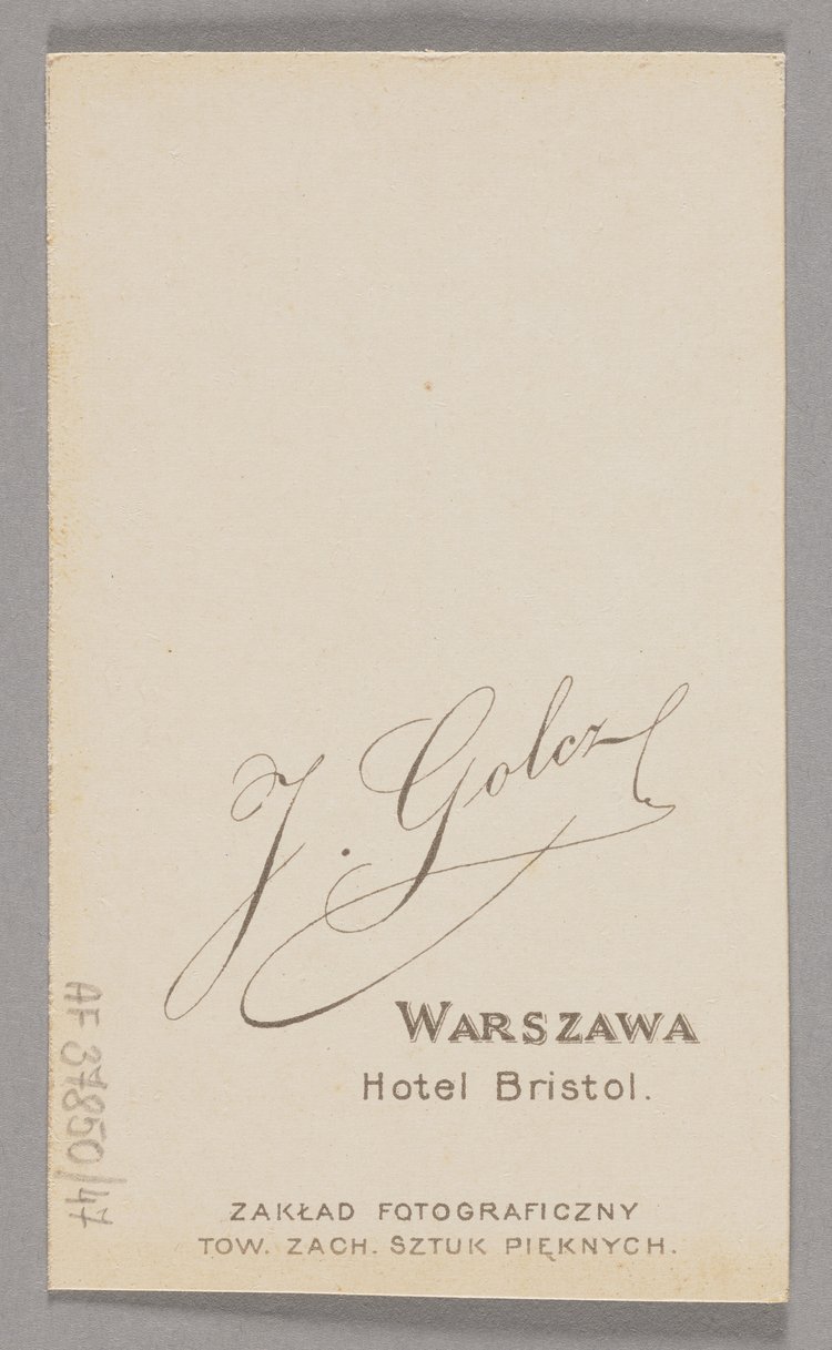 Album z fotografiami nauczycieli i uczennic pensji Antoniny Walickiej w Warszawie