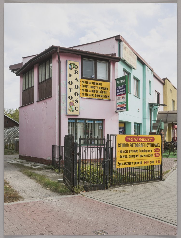 Zakład fotograficzny "Foto Radość" przy ulicy Patriotów 166, z cyklu "Fotograf Warszawski"