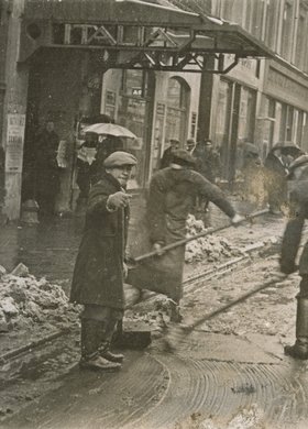 Odśnieżanie ulicy Nowy Świat