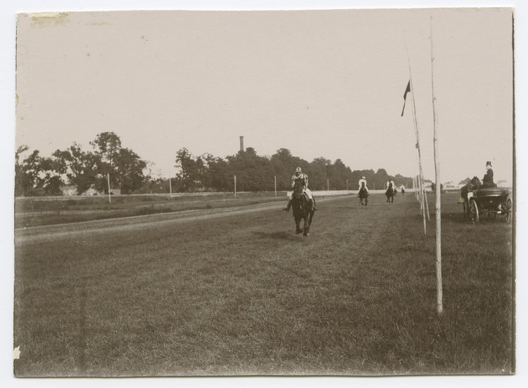 Wyścigi konne na Polu Mokotowskim