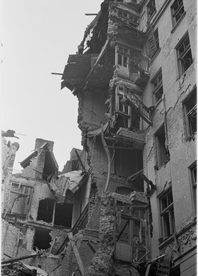 Ruiny kamienicy przy ulicy Stanisława Moniuszki 4