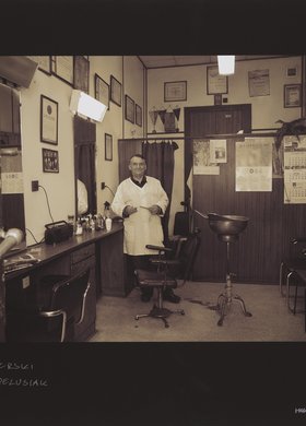 "Zakład fryzjerski, p. Bolesław Kapelusiak, ul. Brzeska 9"