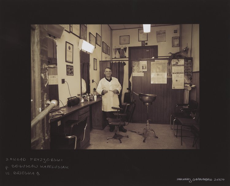 "Zakład fryzjerski, p. Bolesław Kapelusiak, ul. Brzeska 9"