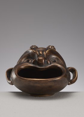 Popielniczka w kształcie maszkarona