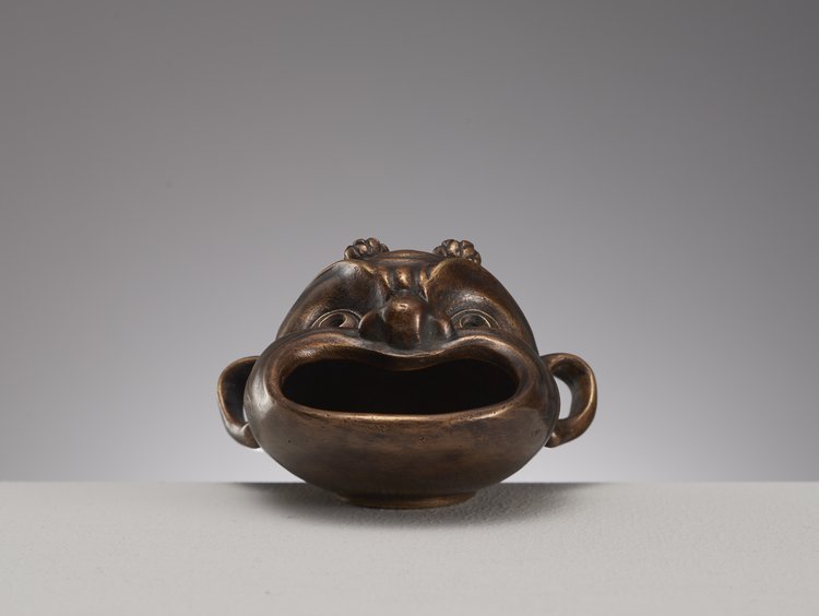 Popielniczka w kształcie maszkarona