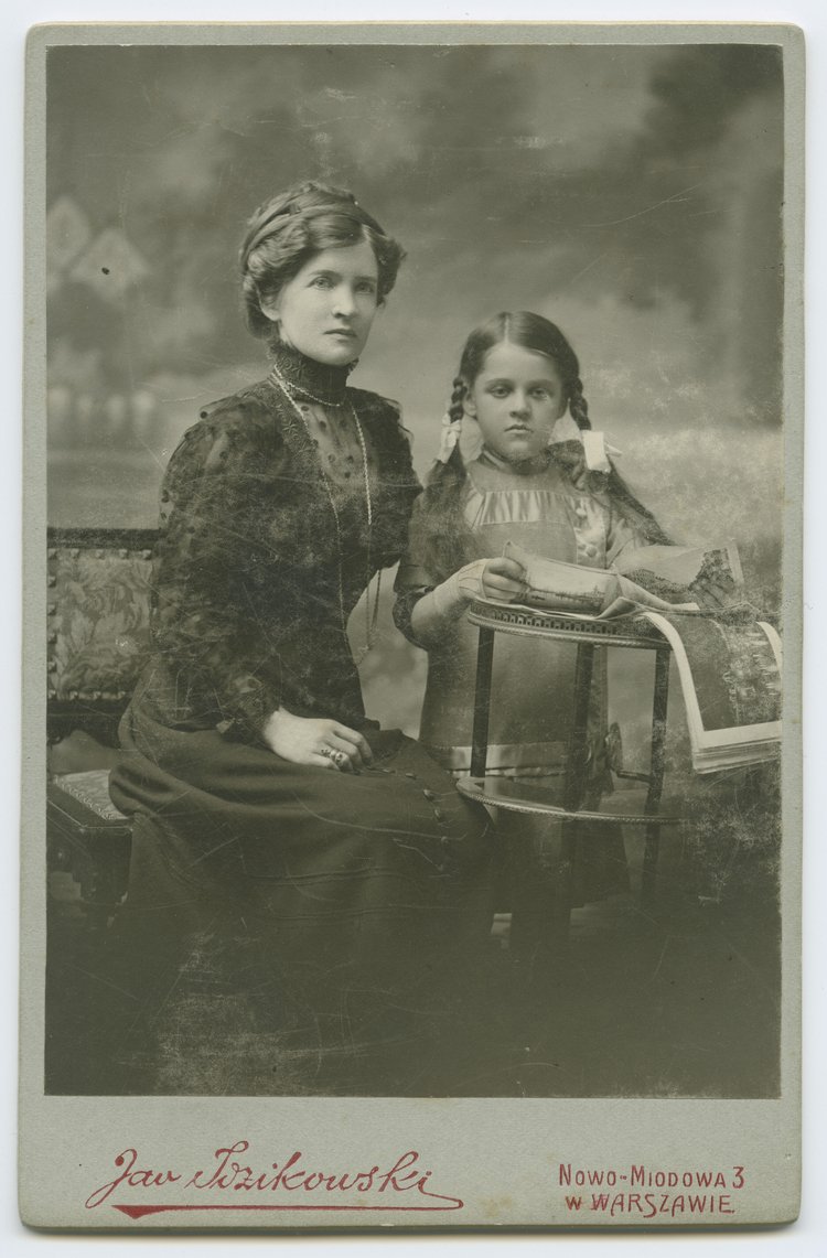 Portret Leokadii Karasińskiej z córką
