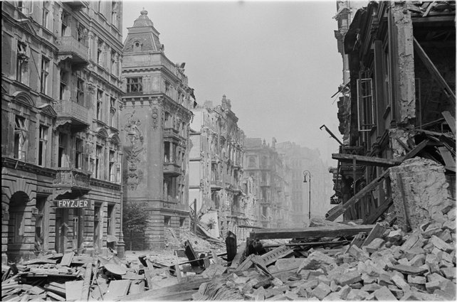 Zniszczenia zabudowy przy ulicy Szpitalnej