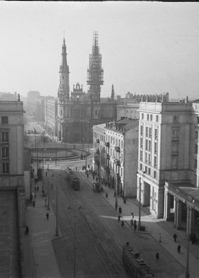 Ulica Marszałkowska, widok na kościół Zbawiciela