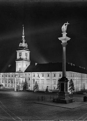 Kolumna Zygmunta III Wazy i Zamek Królewski w nocnym oświetleniu