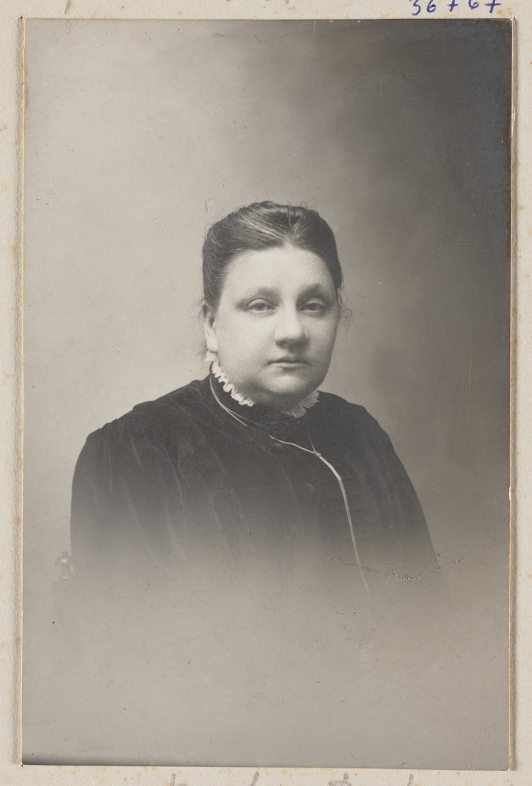 Album szkoły żeńskiej Leonii Rudzkiej