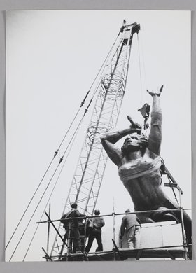 Installation of the Monument to the Heroes of Warsaw (Warsaw Nike)