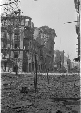 Ruiny zabudowy przy ulicy Jasnej